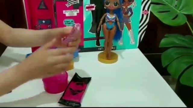 Unboxing L.O.L Surprise! OMG Miss Independent Fashion Doll with 20 Surprises - Series 2 смотреть онлайн