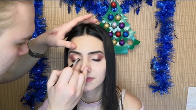 Праздничный макияж в стиле CUTCREASE/Holiday make-up in the style of CUTCREASE смотреть онлайн