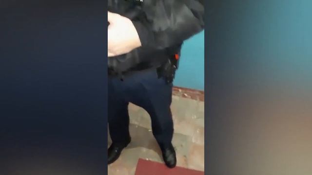 Пьяный мужчина провоцировал полицейского в Усть-Каменогорске смотреть онлайн