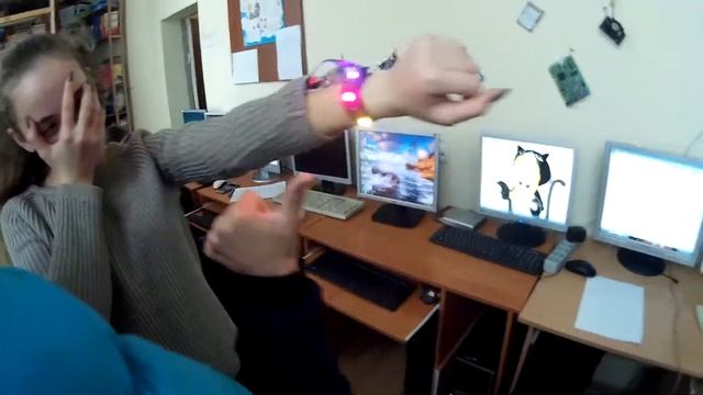 Световой браслет на WS2812 ардуино. смотреть онлайн
