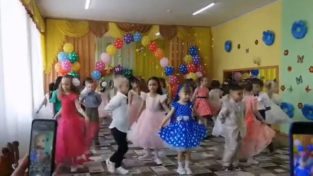 Вальс тройками на выпускном в детском саду смотреть онлайн