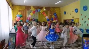 Вальс тройками на выпускном в детском саду