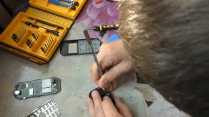 Nokia 1280 не заряжается