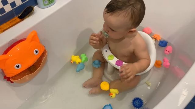 Купание в стульчике для купания смотреть онлайн