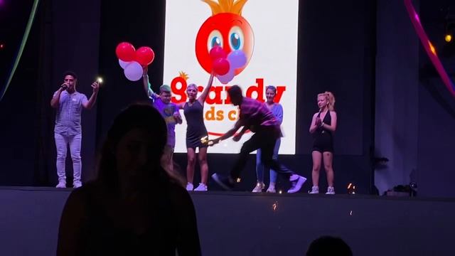 Друзья у меня ДЕНЬ РОЖДЕНИЯ !!! ?? мне исполнилось 12 ЛЕТ !! ?? @GranadaHotels смотреть онлайн