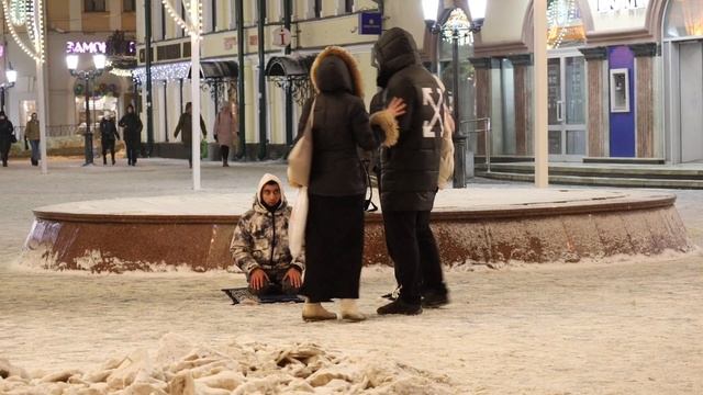 Намаз на улице / Реакция Людей / Социальный Эксперимент смотреть онлайн