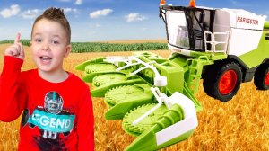 Артемоха и машинки Комбайн и Трактор зовут на помощь Поливальную машинку.mp4
