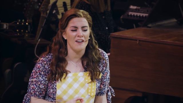 Lucie Jones sings 'She Used To Be Mine' | LW Theatres смотреть онлайн