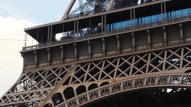 The Eiffel Tower - a symbol of the city, country and age смотреть онлайн