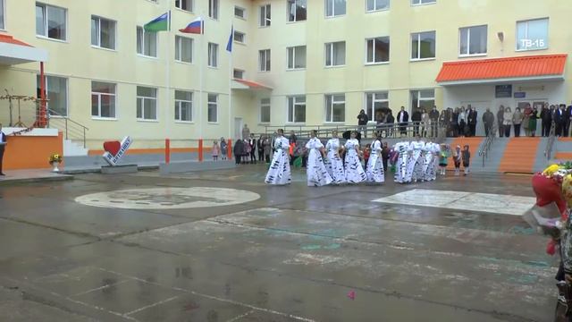 Линейка для 1 классов в Школе №15 Нижневартовск 01 09 2020 смотреть онлайн