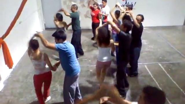Clase de salsa y bachata con Fidel 12Julio2012 смотреть онлайн