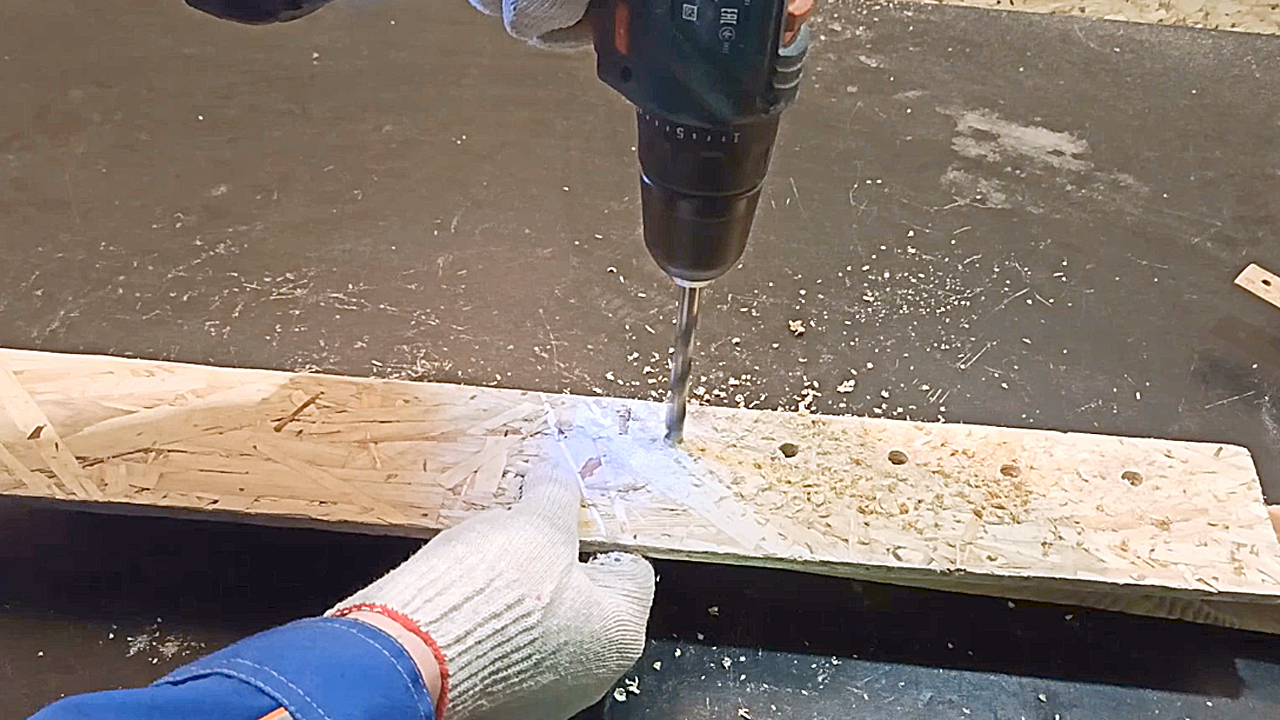 Обустройство мастерской Рабочее место Часть 1 Делаем полку для отверток Своими Руками смотреть онлайн