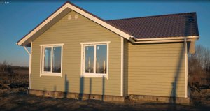 Одноэтажный каркасный дом на ленточном фундаменте. Силовой каркас с наружной отделкой.