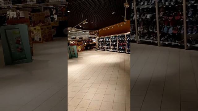 ЖЕНЩИНЫ, ПОЧЕМУ ВАШИ МУЖЬЯ В КОРОТКИХ КУРТКАХ, А ВЫ В ТЁПЛЫХ? смотреть онлайн