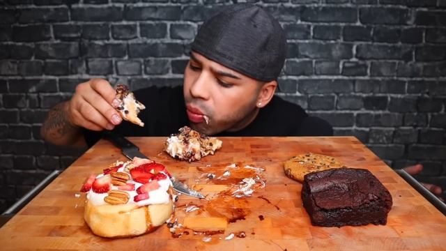 (ASMR) FANCY CINNAMON BUNS, BROWNIES, AND CHOCOLAT CHIP COOKIES MUKBANG смотреть онлайн