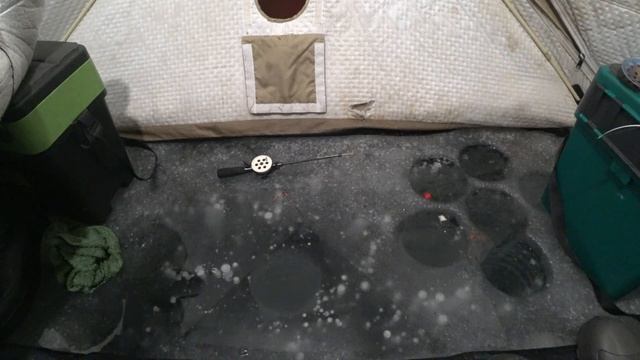 ЧЕБАКИ, ГАМБУРГЕРЫ и УТОПЛЕННЫЙ ТЕЛЕФОН! Зимняя рыбалка 2023. Ice fishing 2023. смотреть онлайн