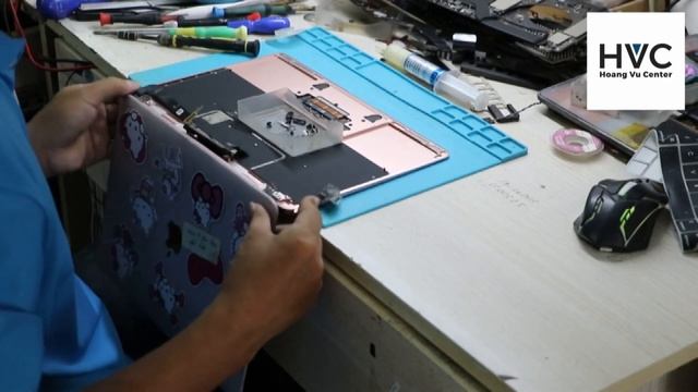 Thay màn hình Macbook 12 inch model A1534 late 2015 2016 2017 смотреть онлайн