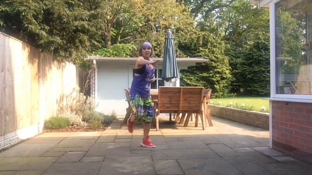 Zumba® Gold Pop Ah Bottle by Machal Montano смотреть онлайн