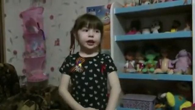 Елизавета 4 года.Читает стих Баллада о матери. смотреть онлайн