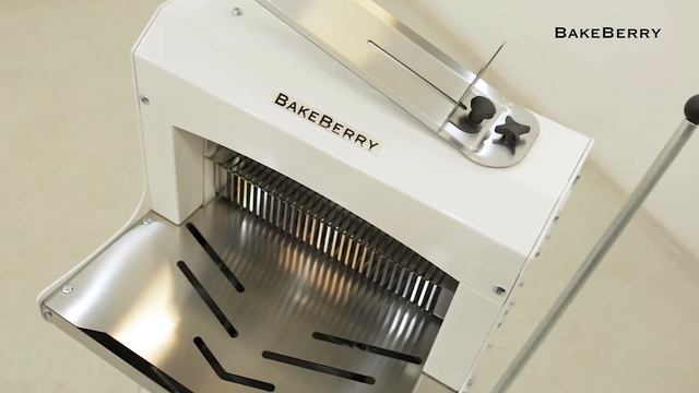 Хлеборезательная машина полуавтоматическая BakeBerry FB-420 смотреть онлайн