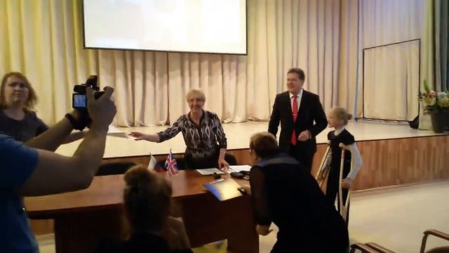Консул Великобритании в гимназии 104 смотреть онлайн