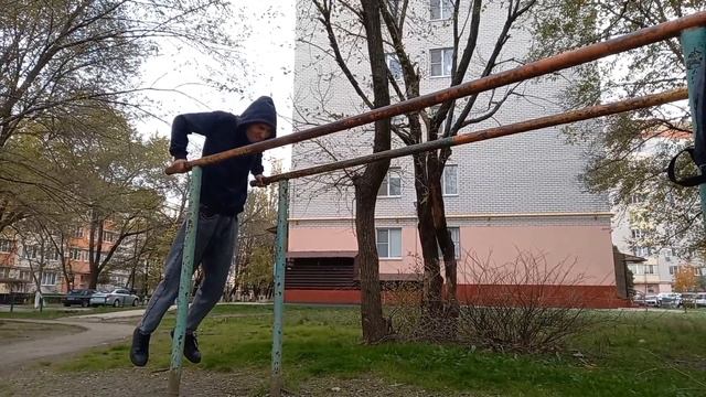 Заруба на качественные отжимания на брусьях(на массу)! смотреть онлайн