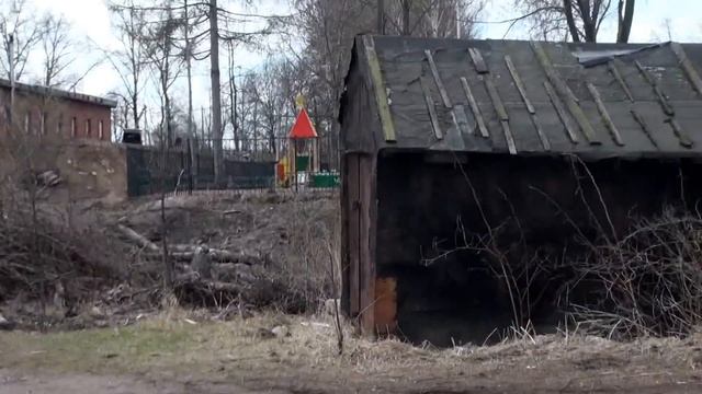 Ядовитые стоки в пос. Свердлова снова стекают в Неву, 19 апреля 2016 г. Всеволожский район. смотреть онлайн