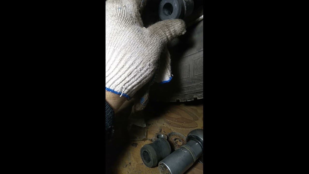 Замена нижних втулок амортизатора KYB