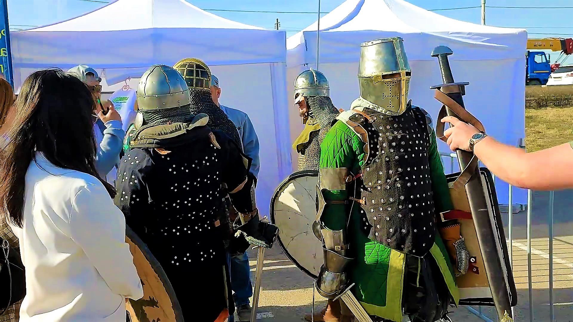 Рыцарские поединки.Средневековые доспехи.Астрахань смотреть онлайн