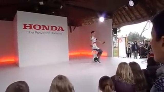 HONDA DEMO U3-X JARDIN JAPONAIS смотреть онлайн