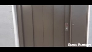 Застряли в лифте между этажами