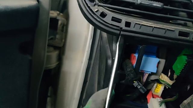 Peugeot 207 air vent replacement quick guide how to remove (English) смотреть онлайн