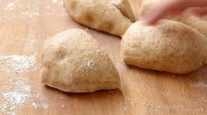 Цельнозерновые лепешки  с зеленью и сыром