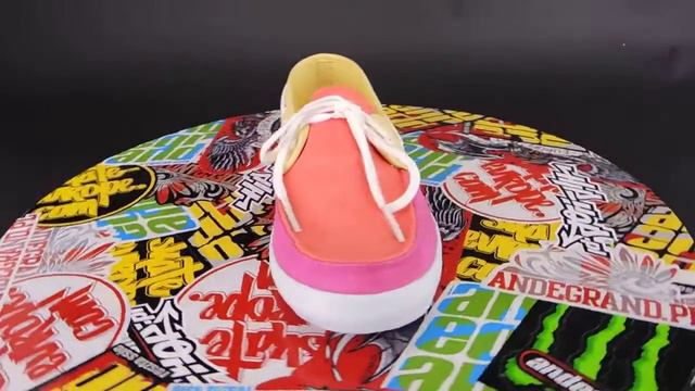 VANS Chauffette [(TRI TONE) CORAL/ FUCHSIA] смотреть онлайн