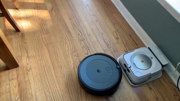 Roomba i3+ starting its clean