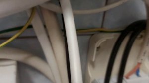 Солнечные панели или ветрогенератор. Выбор очевиден.