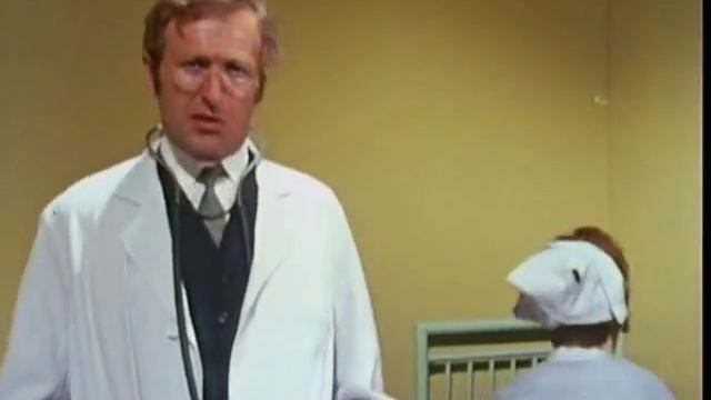 Monty Python - Hospital For Over Acting смотреть онлайн