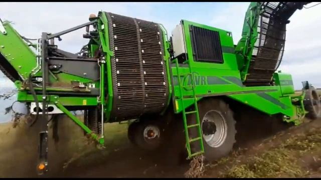 Картофелеуборочный комбайн AVR Puma 4. а мы копали вилами 2 гектара за 2 недели... смотреть онлайн
