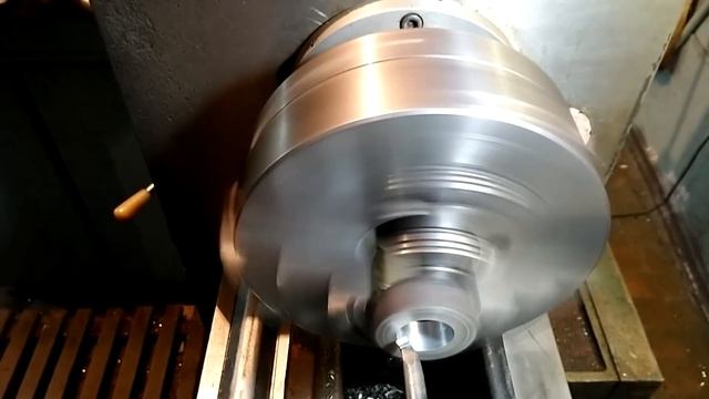 НАРЕЗКА ВНУТРЕННЕЙ РЕЗЬБЫ РЕЗЦОМ смотреть онлайн