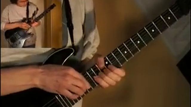 Daniel PEROINE 8 Fingers tapping guitar Demo смотреть онлайн