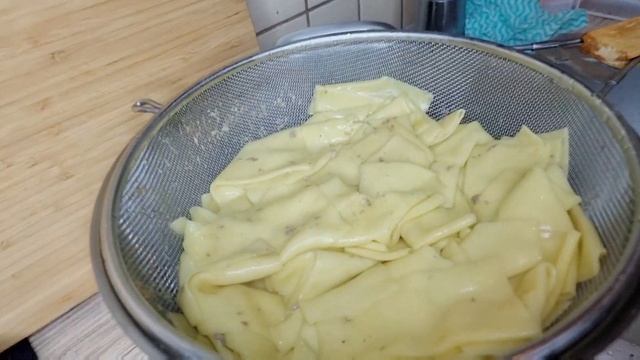 Мукбанг. Бешбармак по-уральски с мраморной говядиной. Секретный соус по мамину рецепту. смотреть онлайн