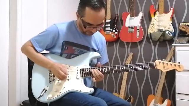 American std Sonic blue Stratocaster смотреть онлайн