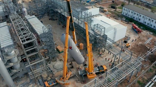 ТЯЖЁЛАЯ ТЕХНИКА LIEBHERR В РАБОТЕ!!! К-1 МОНТАЖ КОЛОННЫ УСТАНОВКИ ДЕАСФАЛЬТИЗАЦИИ ГУДРОНА МАССА 220 смотреть онлайн