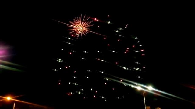 Салюты и фейерверки. Самые красивые залпы салюта смотреть онлайн
