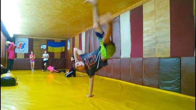 Акробатика Брейк Данс Харьков смотреть онлайн