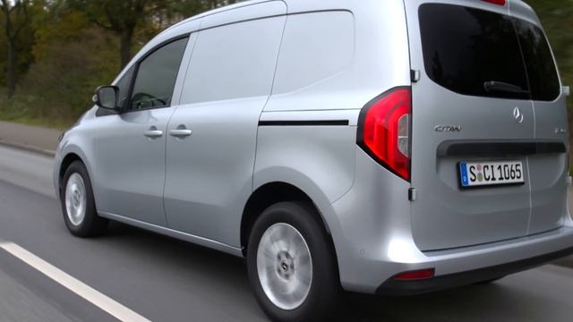 A prima alemã da Renault Kangoo. Nova Mercedes-Benz Citan (2022) смотреть онлайн
