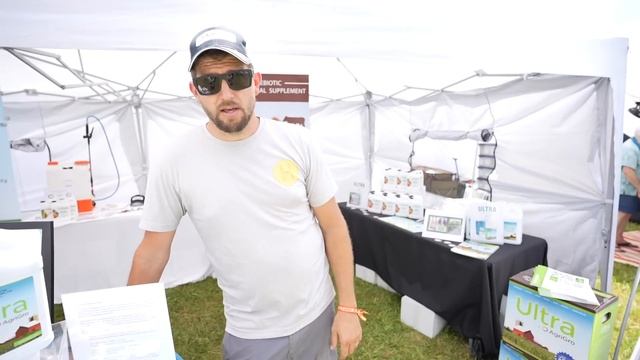 Eating Chocolate Covered Bacon at the Homestead Festival 2023 смотреть онлайн
