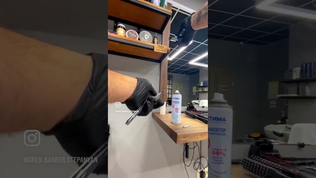 Так происходит подготовка инструментов,  перед бритьем шаветкой?