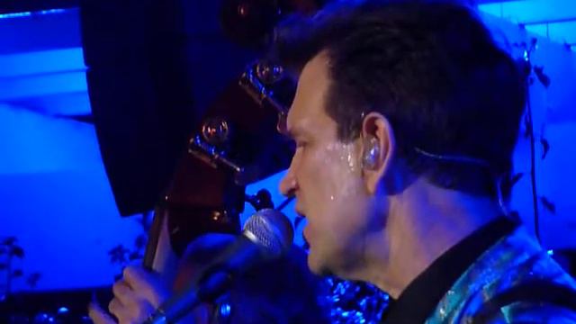 Chris Isaak - Can't Help Falling In Love - CA 8/2/13 смотреть онлайн