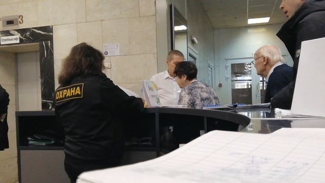 Контроль температуры посетителей на входе в НИИ Глазных Болезней смотреть онлайн